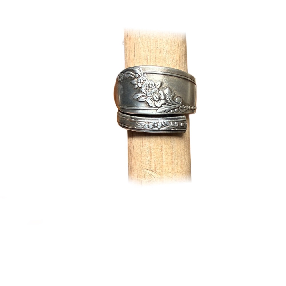 Queen Bess 11 Vintage Oneida Community Tudor Plate Spoon Ring